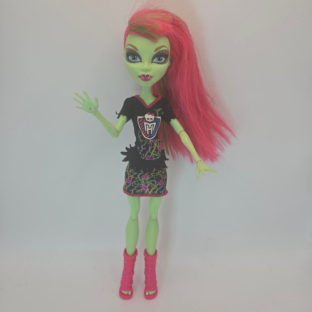 Monster High Ghoul Spirit Venus McFlytrap Doll with Original Clothes + Shoes